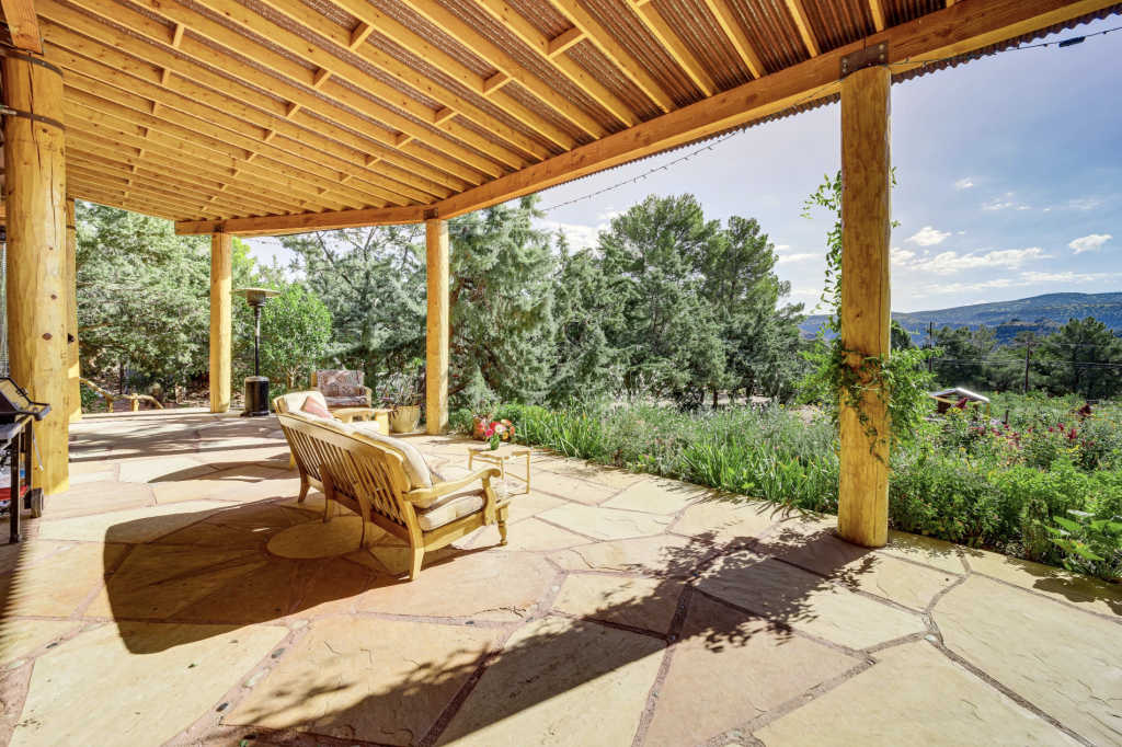 deck with a view of the sky